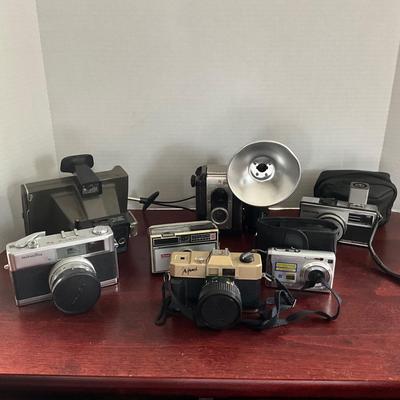 DO1339 Lot of Vintage Photo Cameras