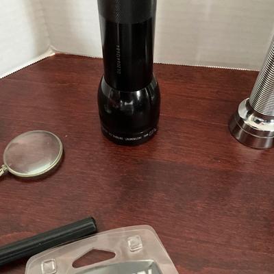 DO1346 Lot of Flash Lights , Throw Knife , Digital Compass