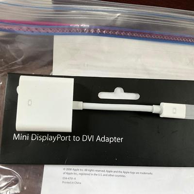 DO1347 Large Lot of APPLE Accessories