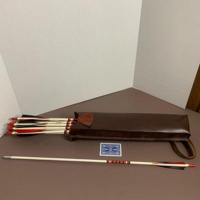 Arrows with Leather Case