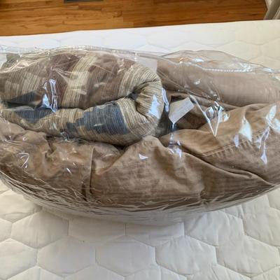 Twin Bedding and Sheets