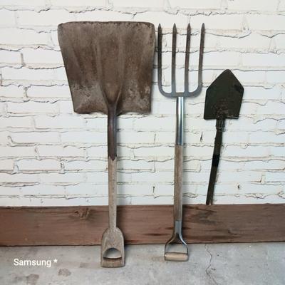 Short Handle Wood Yard Tools