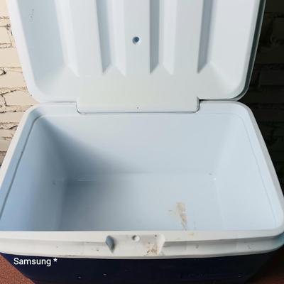 Rubbermaid Cooler