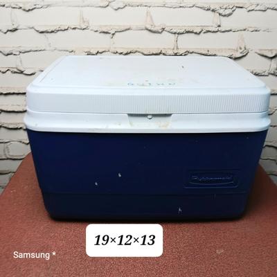 Rubbermaid Cooler