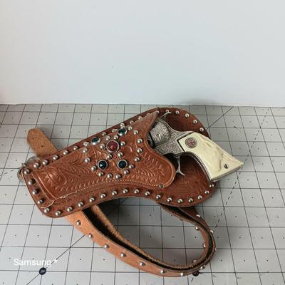 Vintage Toy Revolver and Case