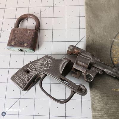 Six Shooter Automatic Vintage Revolver Pieces 