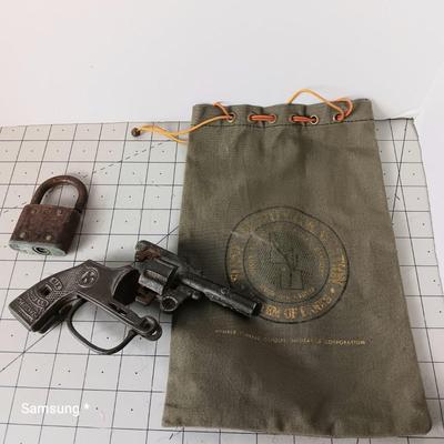 Six Shooter Automatic Vintage Revolver Pieces 