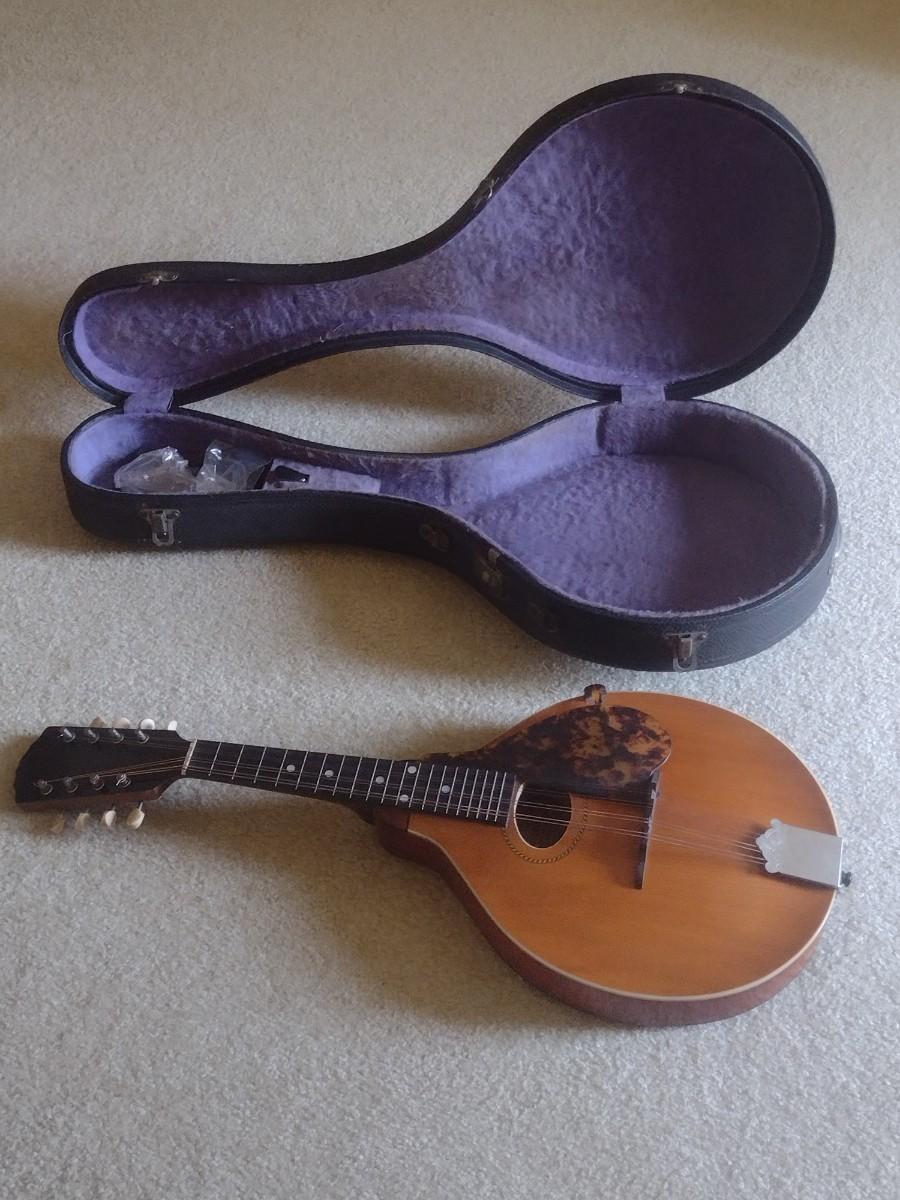 Antique Gibson A Model Mandolin Premium Condition Serial Number 11079 with Original Carry Case