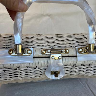 Fun basket purse