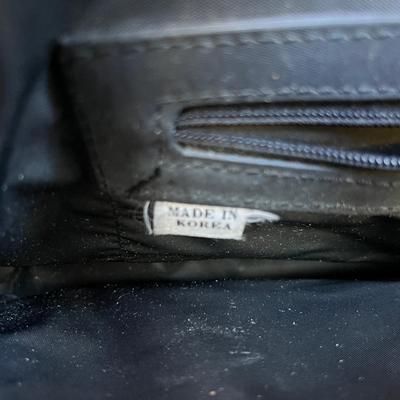 2 black purses