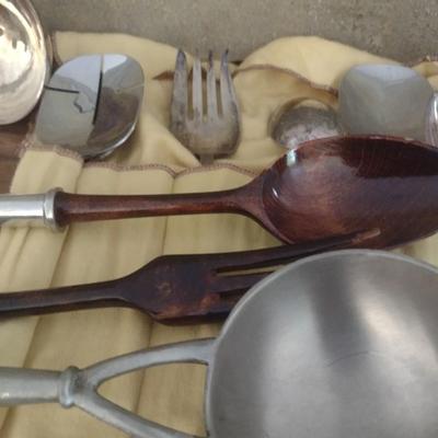 Assortment of Silverplate and Stainless Flatware Pieces