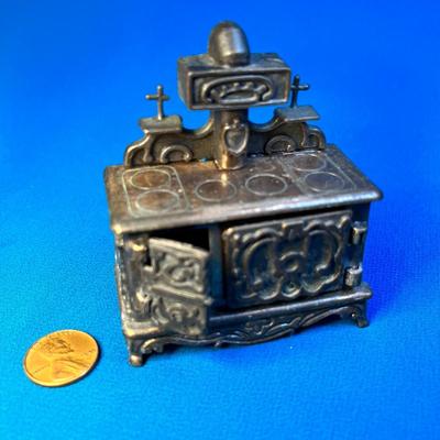 COPPERIZED METAL OLD FASHIONED STOVE PENCIL SHARPENER WITH FUN DETAIL