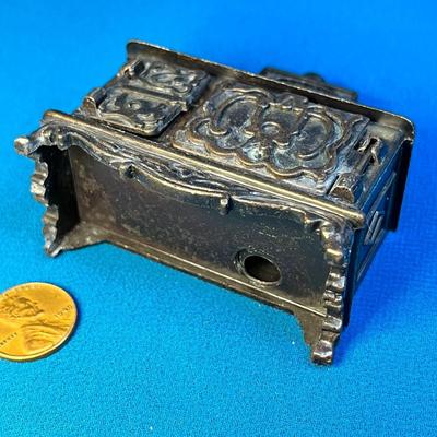 COPPERIZED METAL OLD FASHIONED STOVE PENCIL SHARPENER WITH FUN DETAIL