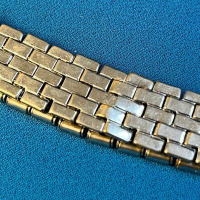 SILVER TONE CONTINUOUS BAND SLIP-ON BRACELET WATCH BAND-LIKE DESIGN