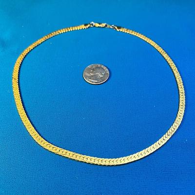 INTERESTING GOLD TONE SERPENTINE STYLE NECKLACE WITH NICE DETAIL