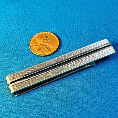 CLASSY MCM HAMMERED, ENAMELED SILVER TONE WIDE TIE CLIP/ BAR BY SWANK