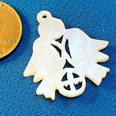MOTHER OF PEARL CARVED BIRDS OPEN WORK NECKLACE PENDANT/ CHARM