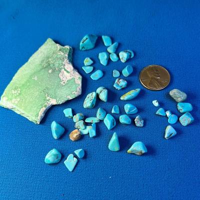 GROUP OF TURQUOISE PIECES 