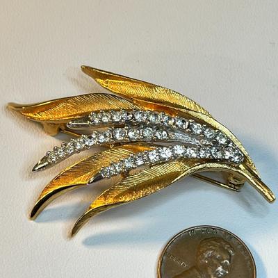 GRACEFUL VINTAGE GOLD-, SILVER-TONE RHINESTONE LEAF PIN