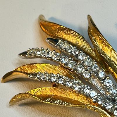 GRACEFUL VINTAGE GOLD-, SILVER-TONE RHINESTONE LEAF PIN