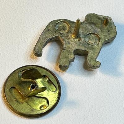 â€œMACKâ€ DOG LAPEL PIN GOLD TONE METAL