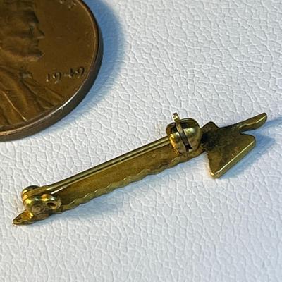 ENAMELED QUILL AND INK BOTTLE â€œESâ€ ORGANIZATIONAL OR FRATERNITY? PIN
