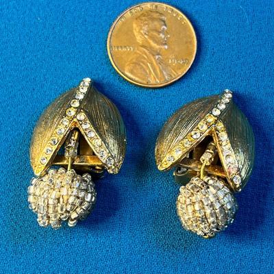 UNUSUAL VINTAGE DANGLY BEAD AND RHINESTONE POD MOTIF EARRINGS