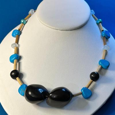 PRETTY TURQUOISE STONES, KUKUI BEADS NECKLACE