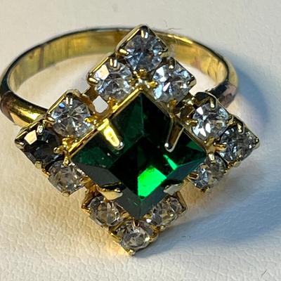 ADJUSTABLE CLEAR AND GREEN RHINESTONE RING