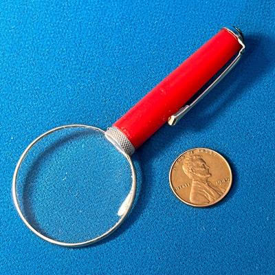 SMALL PEN CLIP STYLE MAGNIFYING GLASS 