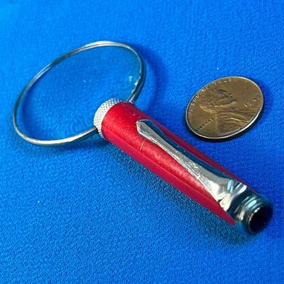 SMALL PEN CLIP STYLE MAGNIFYING GLASS 