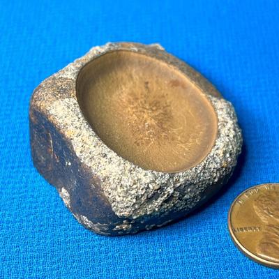 WONDER OF NATURE WEIRD ROCK WITH NATURAL ROUND DIVET ON BOTH SIDES