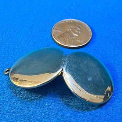SIMPLE GOLD TONE LOCKET NECKLACE PENDANT