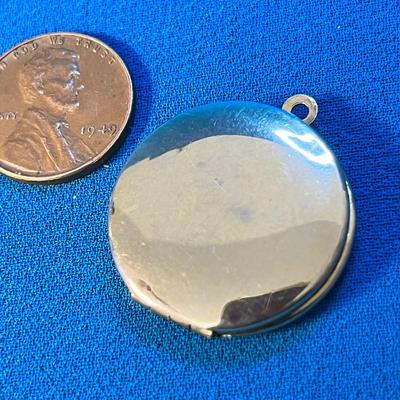 SIMPLE GOLD TONE LOCKET NECKLACE PENDANT