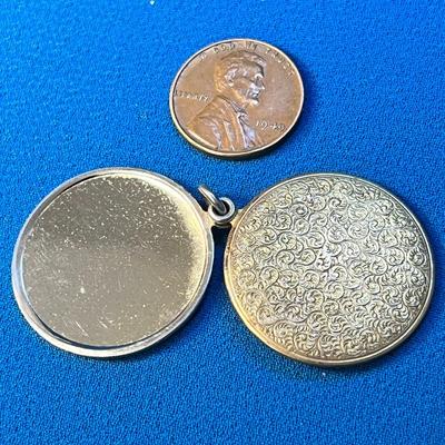 THE LORDâ€™S PRAYER 2-TONE PENDANT WITH SWINGING COVER 
