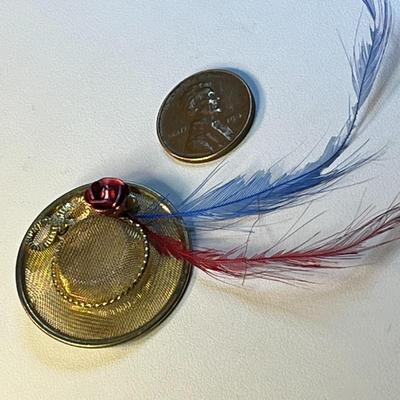 UNUSUAL GOLD TONE MESH WITH REAL FEATHERS â€œHATâ€ PIN
