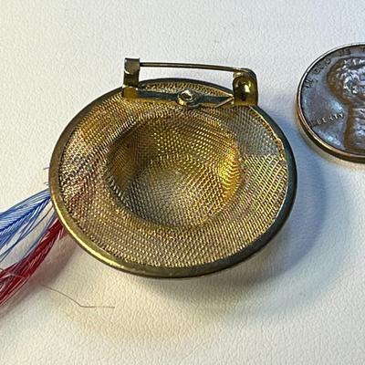 UNUSUAL GOLD TONE MESH WITH REAL FEATHERS â€œHATâ€ PIN