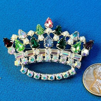 BEAUTIFUL PEARL AND RHINESTONE CROWN PIN MARKED â€œB. DAVIDâ€
