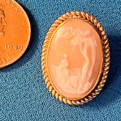 LOVELY REAL CAMEO PIN WITH TWISTED ROPE STYLE EDGING