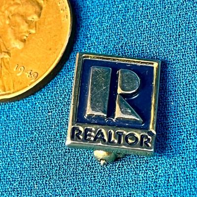 GOLD TONE ENAMELED REALTOR PIN
