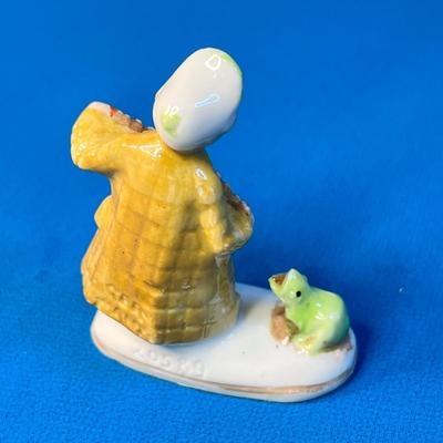 CUTE PORCELAIN FIGURE MAN PLAYING ACCORDION, SINGING TO FROG MARKED GERMANY