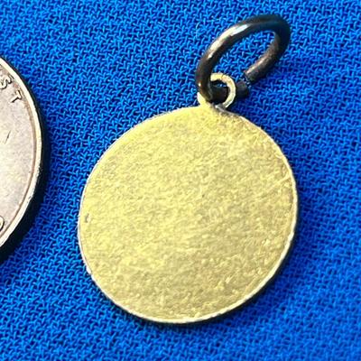 GOLD TONE CAPITOL BUILDING WASHINGTON D.C. PENDANT/ FOB NICE DETAIL