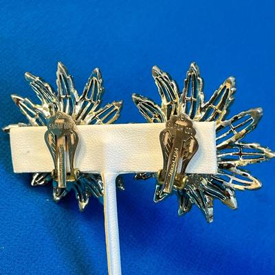 SARAH COVENTRY TEXTURED SILVERTONE LEAVES BROWN GLASS CENTERS FLOWER EARRINGS