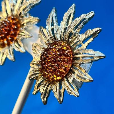 SARAH COVENTRY TEXTURED SILVERTONE LEAVES BROWN GLASS CENTERS FLOWER EARRINGS