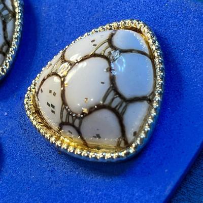 INTERESTING BUTTON STYLE WHITE EARRINGS WITH GOLD LINES AND CONFETTI ACCENT