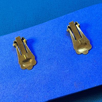 INTERESTING BUTTON STYLE WHITE EARRINGS WITH GOLD LINES AND CONFETTI ACCENT