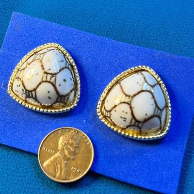 INTERESTING BUTTON STYLE WHITE EARRINGS WITH GOLD LINES AND CONFETTI ACCENT