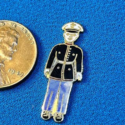 LITTLE ENAMELED METAL MARINE DEPICTION 