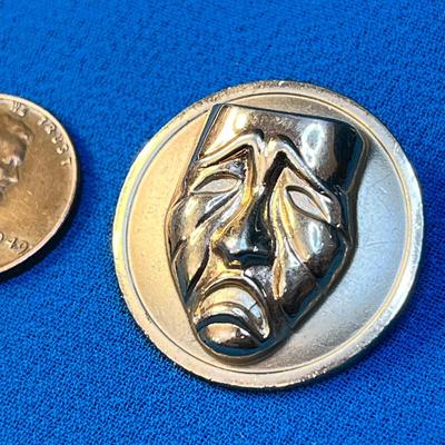 SHINY GOLD TONE â€œTRAGEDYâ€ FACE BOLO TIE MEDALLION