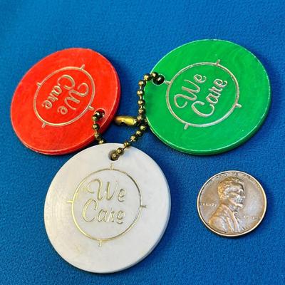 VINTAGE AA 30-, 60-, 90-DAY TOKENS ON KEY CHAIN